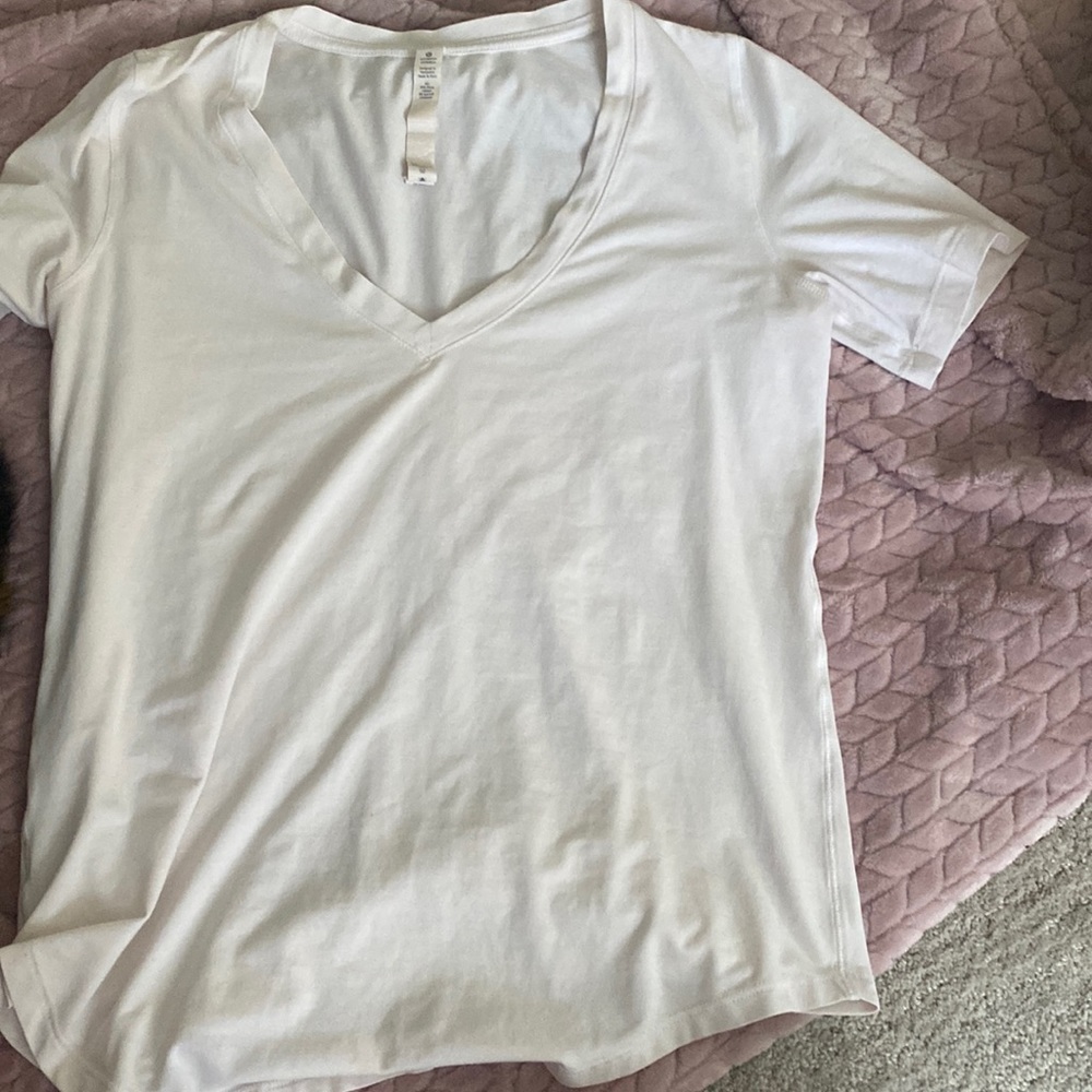 Lululemon white tee!